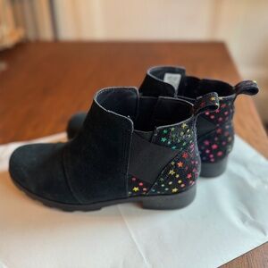SOREL Kids Star Print Chelsea Boots - Size 5Y - Waterproof - Barely worn!